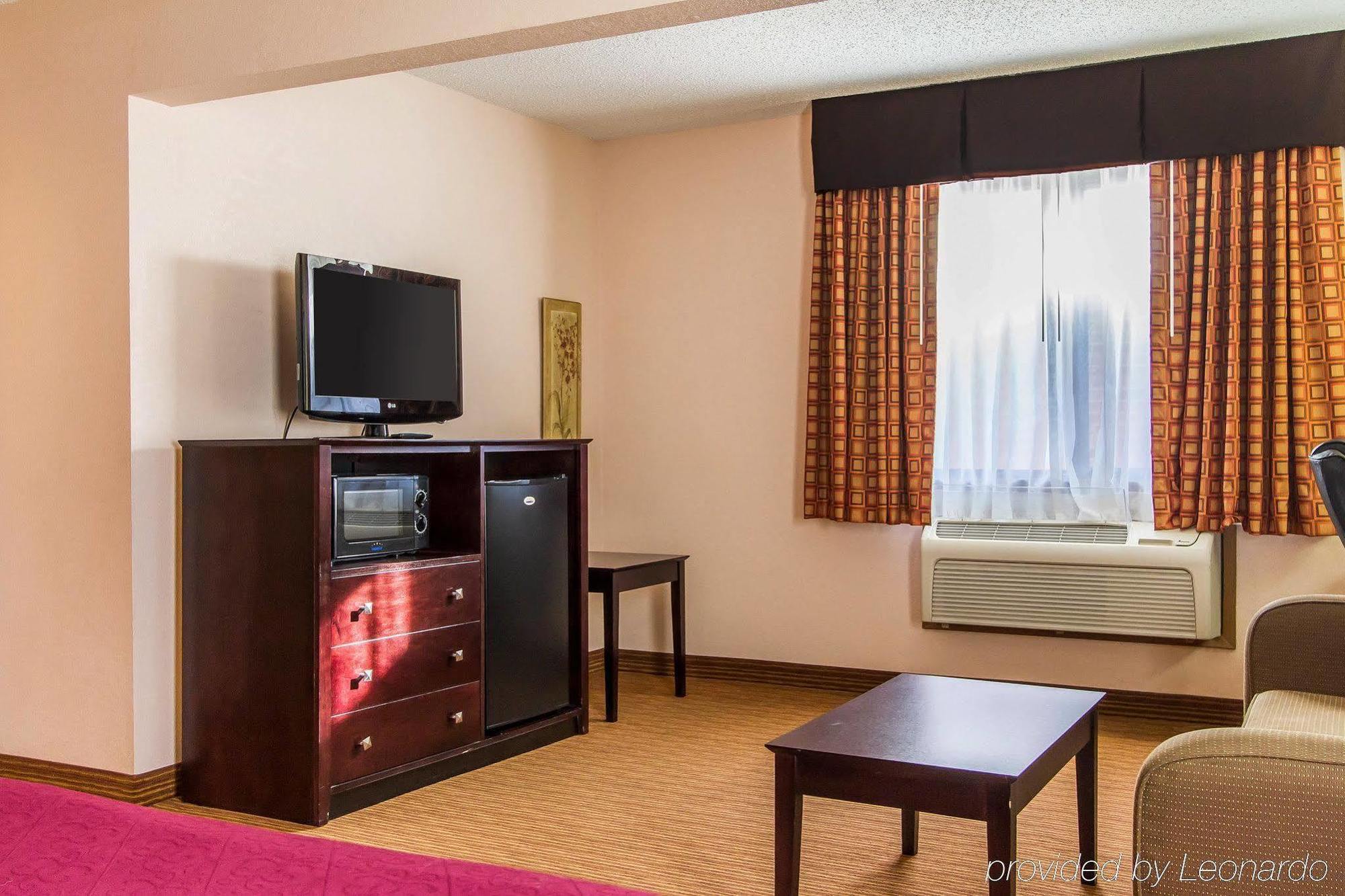 Quality Inn & Suites Ottumwa North Exteriér fotografie