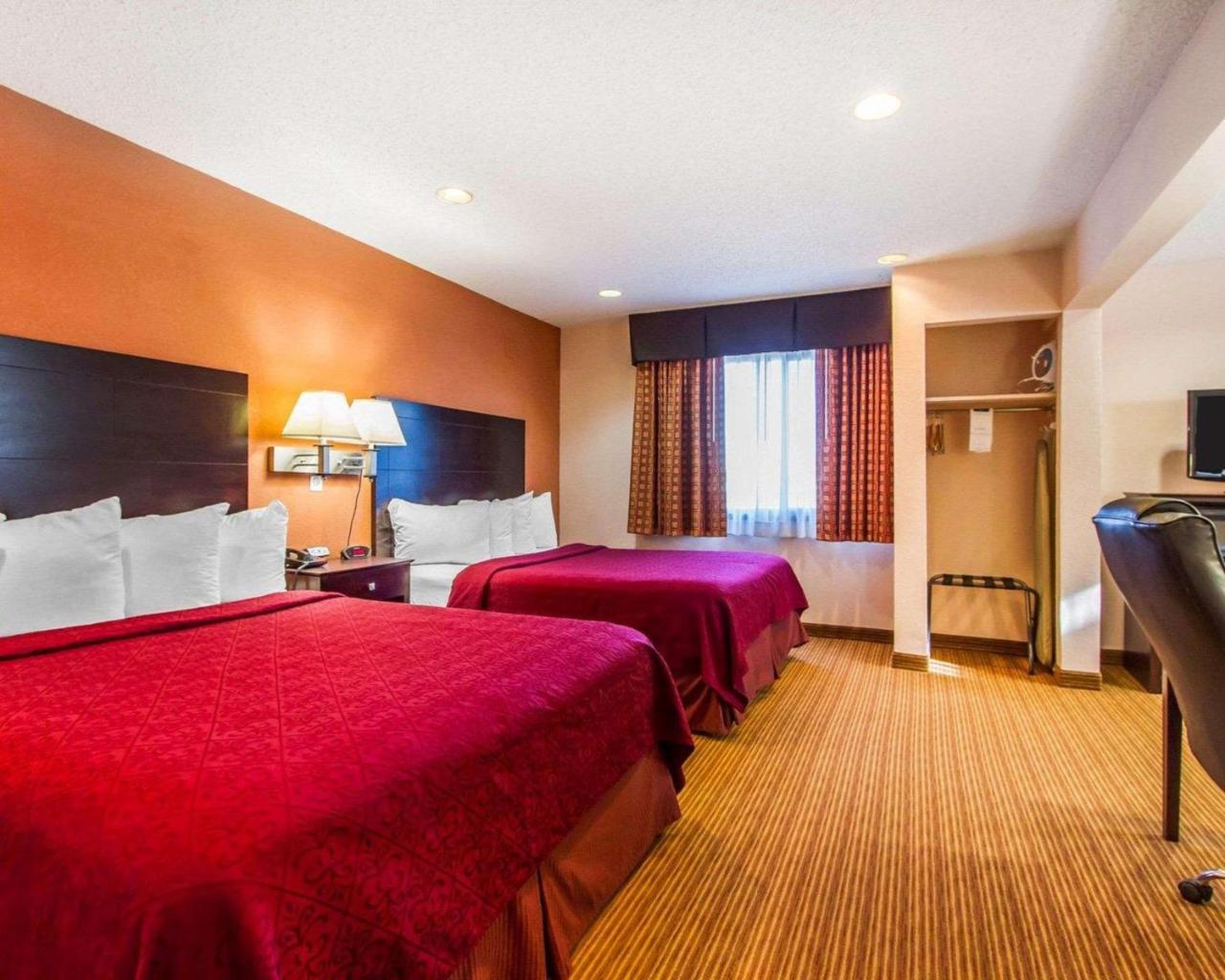 Quality Inn & Suites Ottumwa North Exteriér fotografie